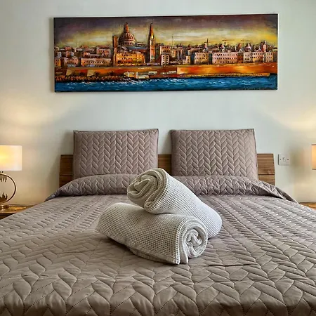 Apartment Charming Two Bedroom
