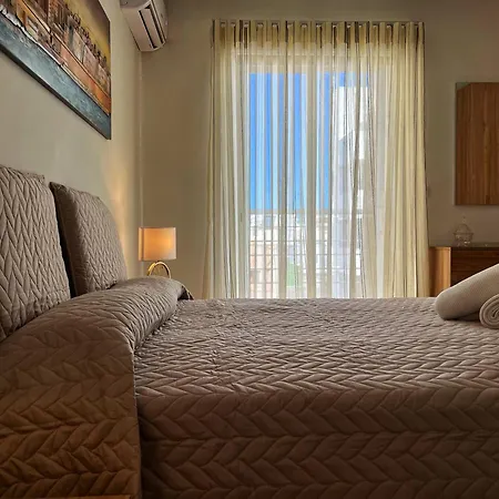 Apartment Charming Two Bedroom *