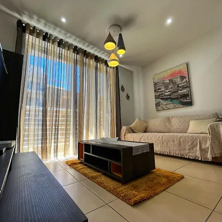 Apartment Charming Two Bedroom *